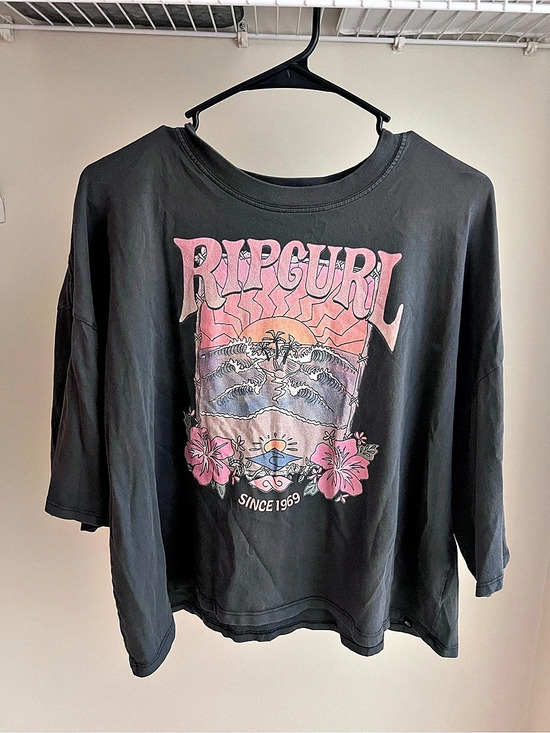 Rip Curl Tops - ripcul Mid-Sleeve Graphic Tee. Size L.